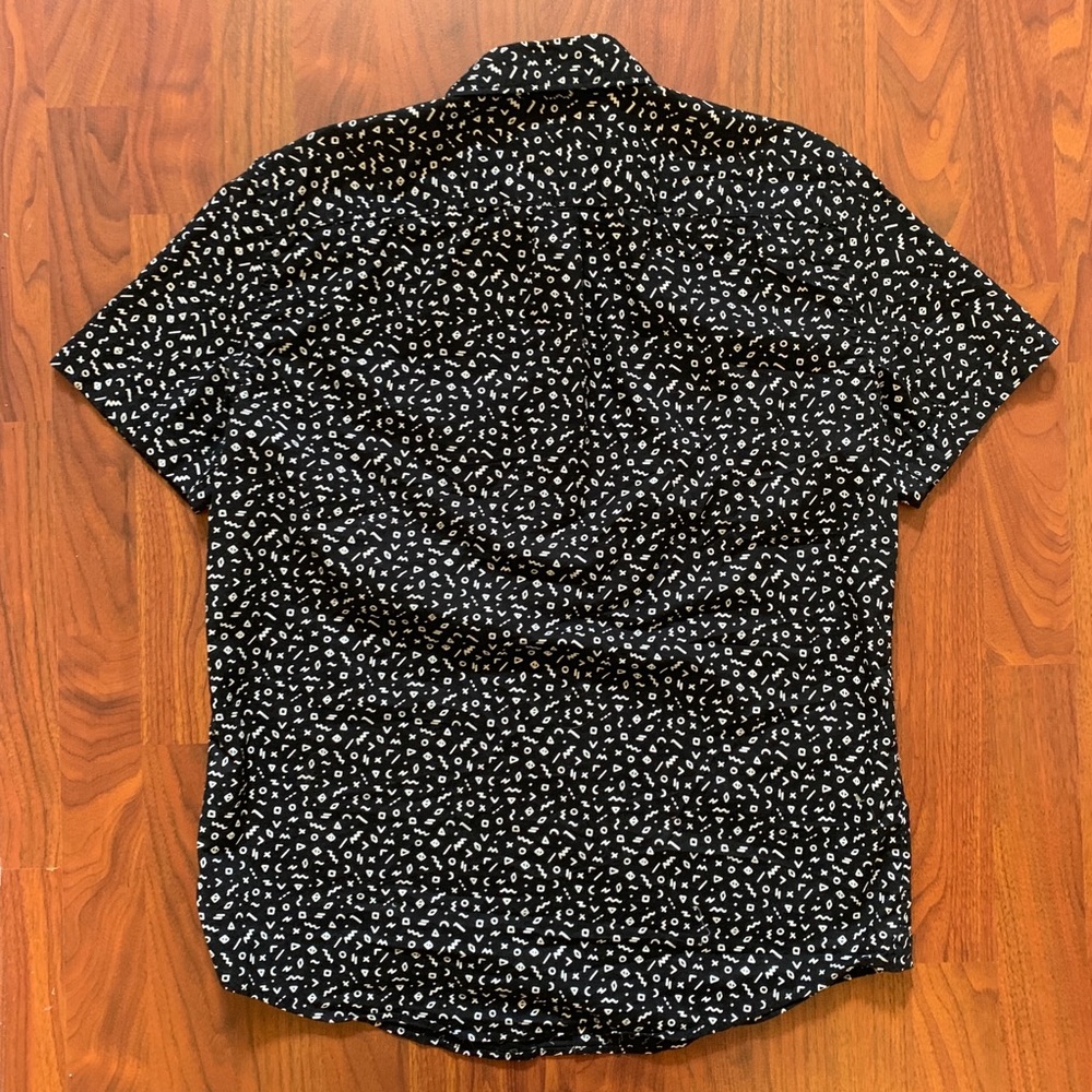 AEO Geometric Patterned Button Down Top - Picture 2 of 4